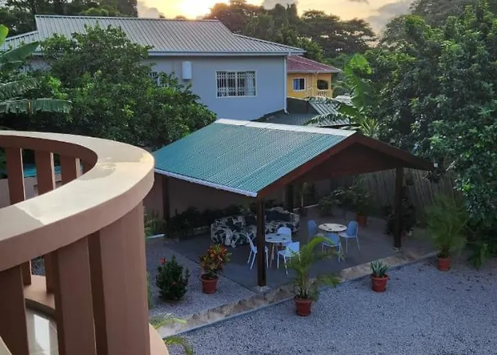 Self-catering Beau Vallon (Mahe)