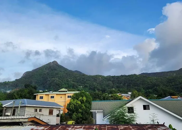 Self-catering * Beau Vallon (Mahe)