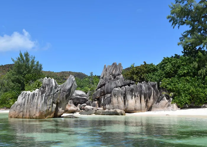 Self-catering * Beau Vallon (Mahe)